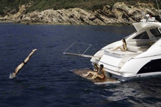 ATLANTIS 54  -  Fun in the Sun